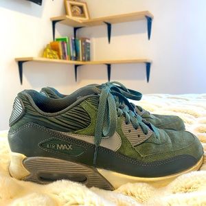 Green Nike Air Max - Women - size 8.5